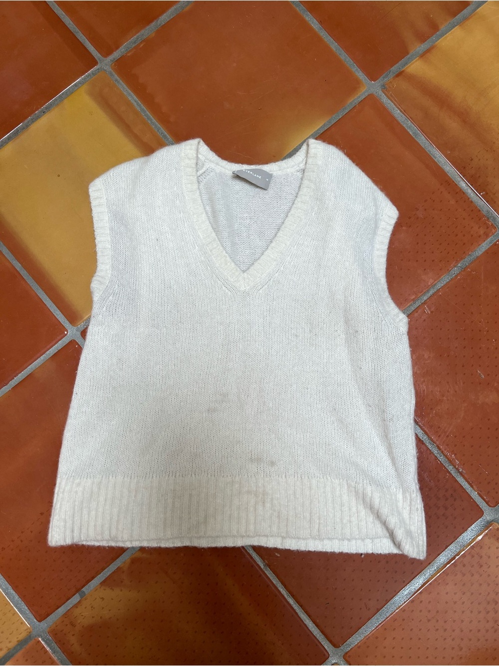 Everlane Cashmere v neck vest